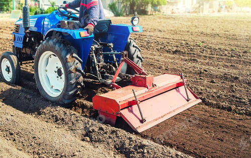 Preview: Farmer on a tractor cultivates land after harvesting.