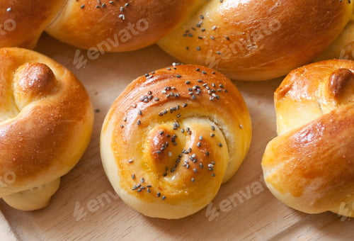 Preview: Closeup shot of freshly-baked small buns