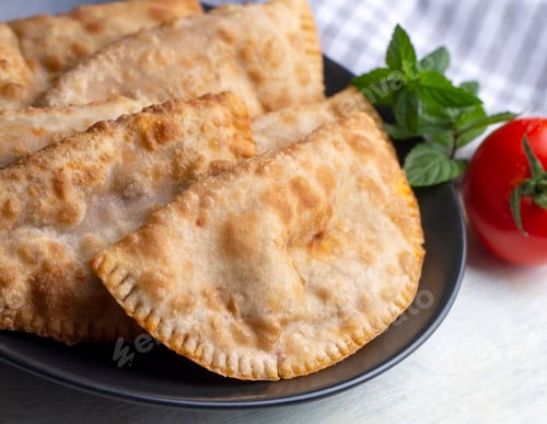 Preview: Turkish foods,minced meat in savoury pastry (Turkish name; ci borek or cig borek)
