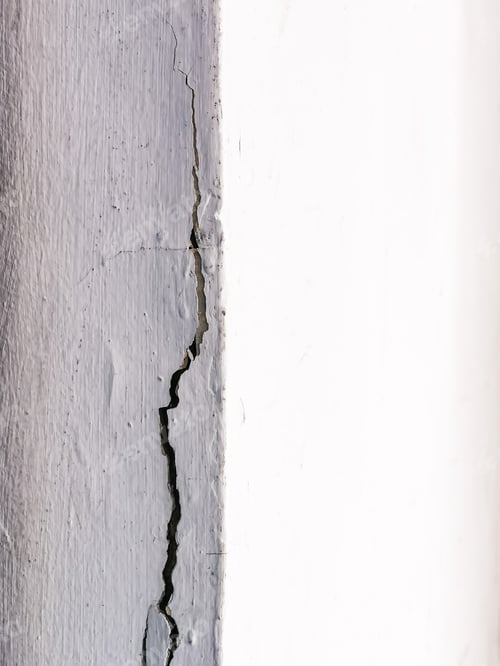 Preview: a crack on white concrete wall of factory