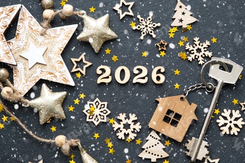 Visualização: Chave de casa com chaveiro chalé em fundo preto festivo com estrelas