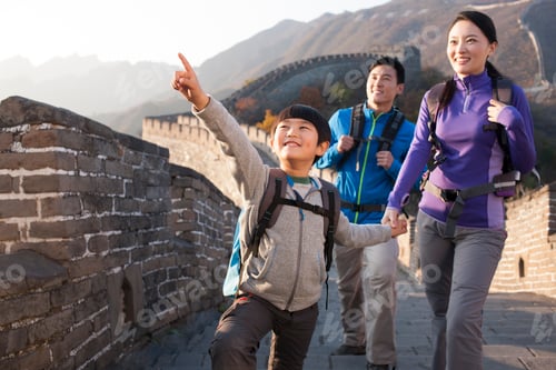 Preview: Young family enjoying autumn outing on Great Wall