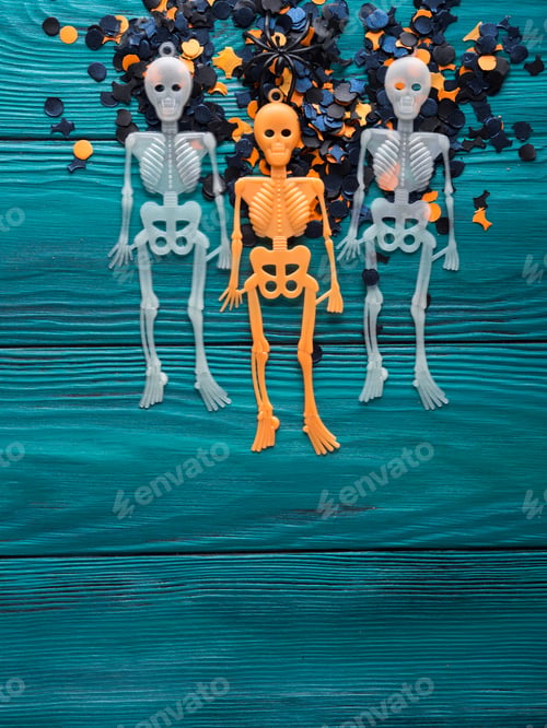 Preview: Halloween party decorations skeleton on dark green