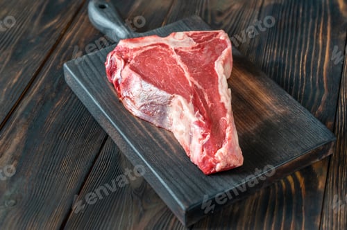 Preview: Raw T-bone steak