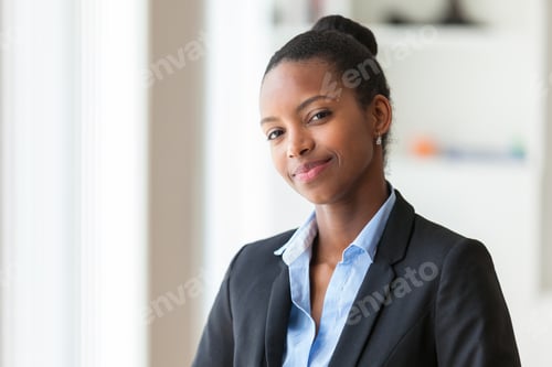 Preview: Portrait of a young African American business woman - Black peop