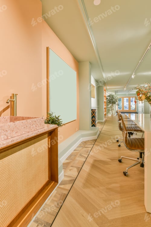 Preview: Spacious room with various areas