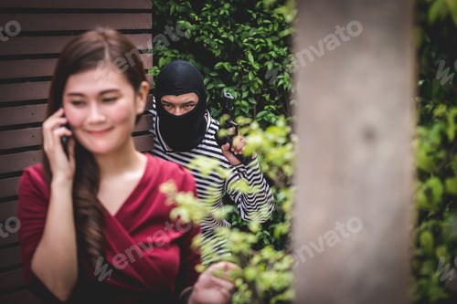 Preview: Thief is holding a gun and looking at asian woman