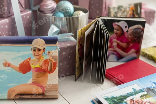 Preview: a photo album near the Christmas tree as a gift.