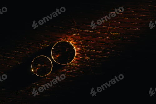 Preview: A pair of gold wedding rings.Two wedding rings