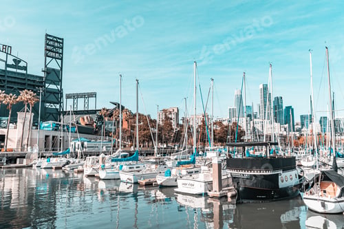Preview: A large city with a marina full of boats