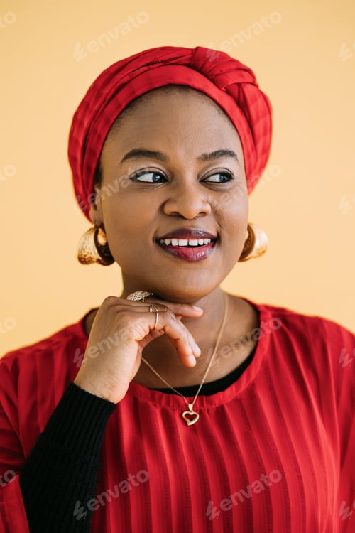 Preview: People, races and ethnic beauty concept. Close up portrait of charming African woman with red