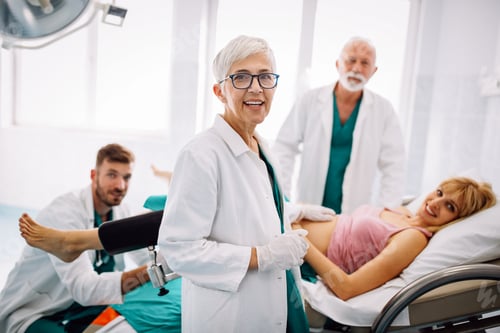 Preview: Pregnant woman with doctor in maternity hospital before childbirth