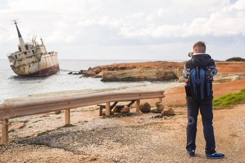 Preview: Young photographer on the beach. Traveler photographer with digital camera