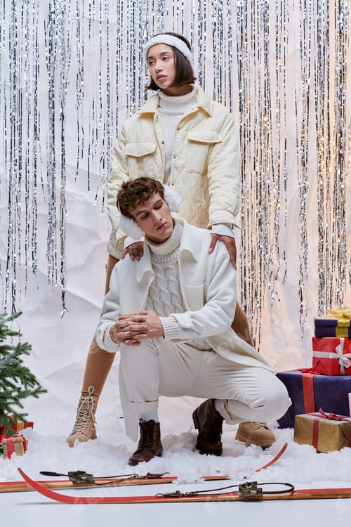 Preview: multiethnic models in trendy winter wear posing near christmas tree, gift boxes and silver tinsel