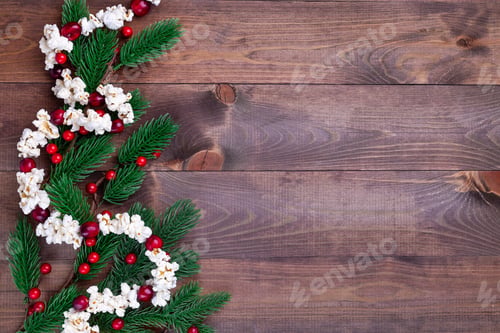 Preview: Border with traditional handcrafted Christmas popcorn garland with red cranberries, horizontal