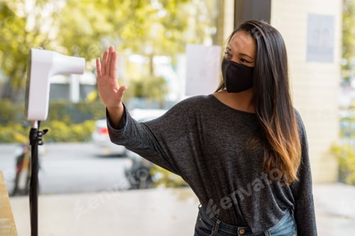 Preview: Asian woman wearing face mask for protection against coronavirus Covid-19