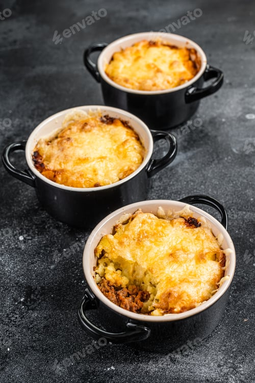 Preview: Homemade shepherd's pie with ground meat, mashed potato and cheddar cheese crust.