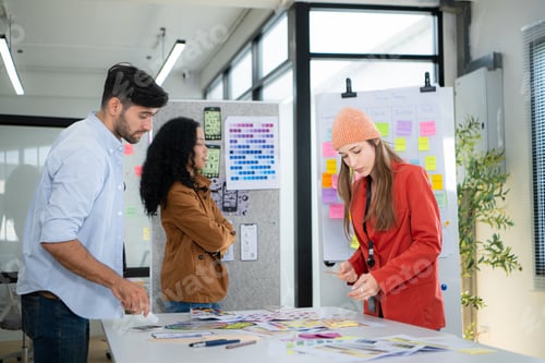 Preview: Multiethnic young business people working together in modern office, Collaborate to designing an app