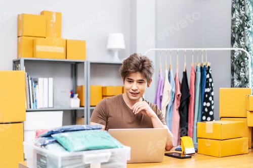 Preview: Entrepreneurs Small Business SME freelance working in home office using laptops for commercial
