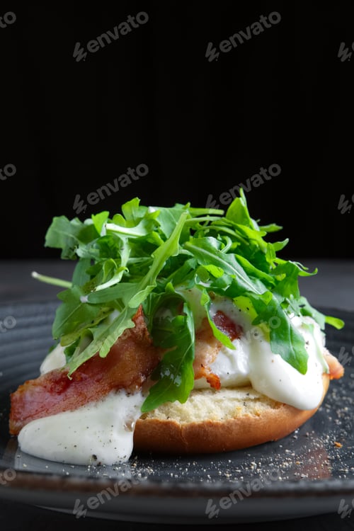 Preview: Sandwich with jamon, sauce and arugula
