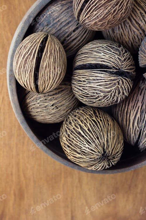 Preview: Dry coconut home decor