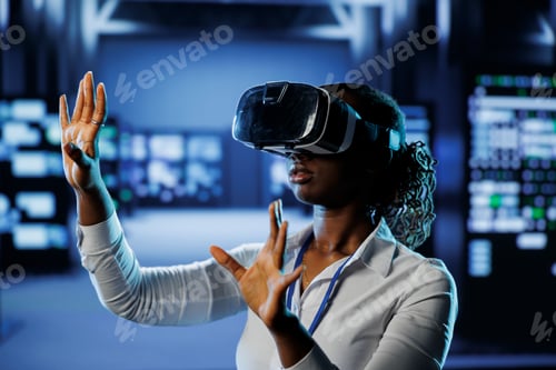 Preview: VR goggles user monitors servers