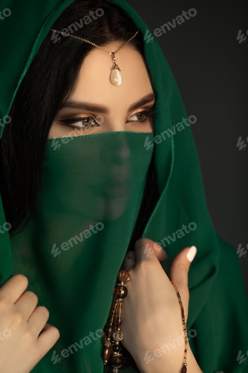 Preview: Beautiful Woman in Traditional Costume