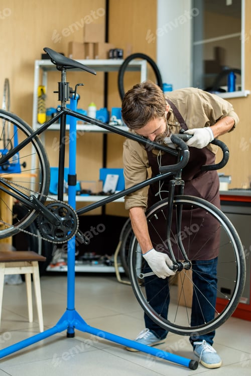 Preview: Repairman in workshop