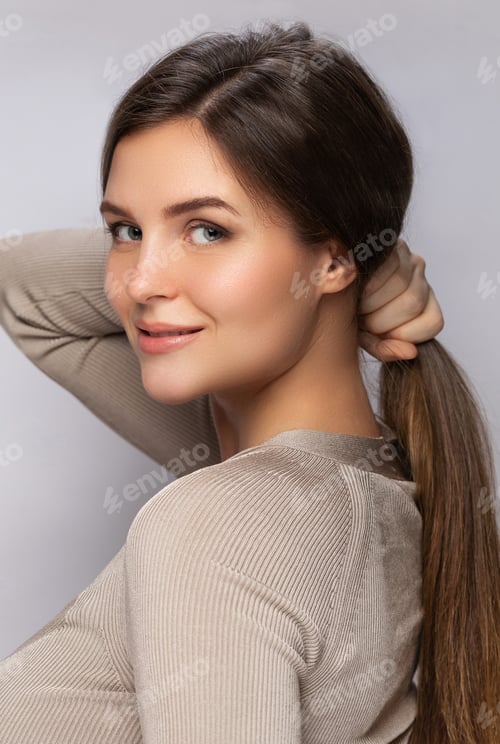 Preview: Smiling Woman Poses with Ponytail