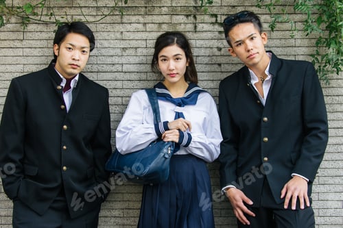 Preview: Japanese students meeting outdoors