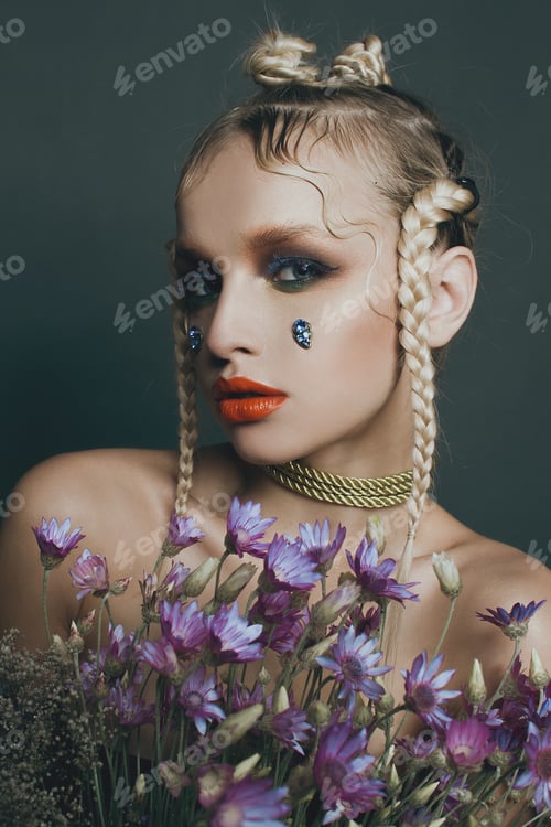 Preview: Fashionable Female Portrait In Studio With Hair, Make-Up And Flowers