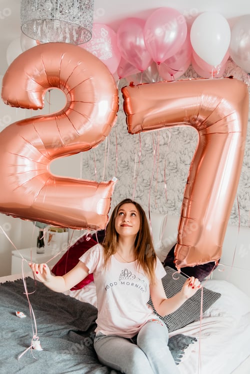 Preview: Holiday birthday, balloons and figures from balloons
