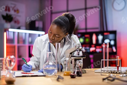Preview: Female african american scientist working in laboratory.