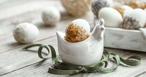Preview: Spring easter composition with eggs and plants on wooden surface close up.
