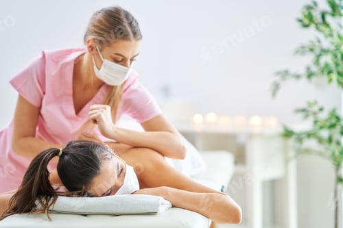 Vista previa: Adult woman in mask during relaxing massage in spa