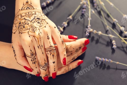 Preview: Red manicured hands with Mehndi