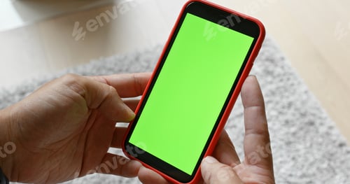 Preview: Use of mobile phone with green screen