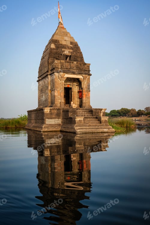 Preview: Small Hindu temple in the middle of the holy Narmada River, Maheshwar, Madhya Pradesh state, India