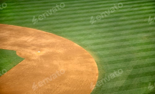 Vorschau: Hochwinkelaufnahme der zweiten Basis des Baseballfeldes.