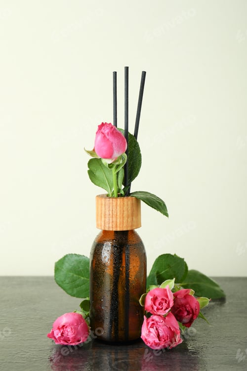 Preview: Wet diffuser bottle with sticks and pink roses