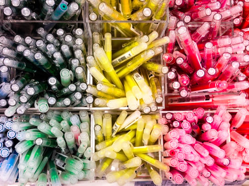Preview: Colorful pen seen from above in gree, yellow and red pink