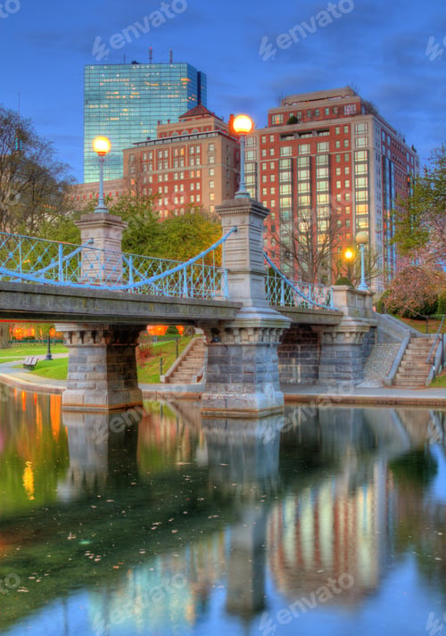 Preview: Lagoon Bridge And Skyline Of Boston, Massachusetts Fromthe Boston Public Gardens.