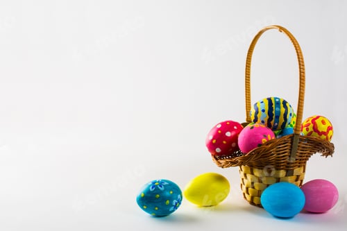 Preview: Easter eggs in the basket