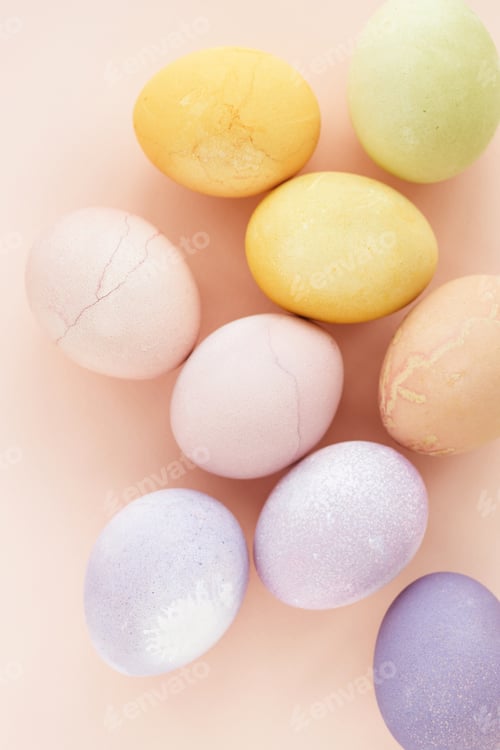Preview: Natural dying Easter eggs on peach background.