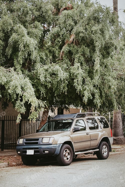 Preview: Family car parked in downtown Los Angeles