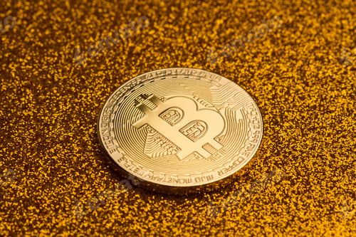 Vista previa: single bitcoin coin on golden glittering background