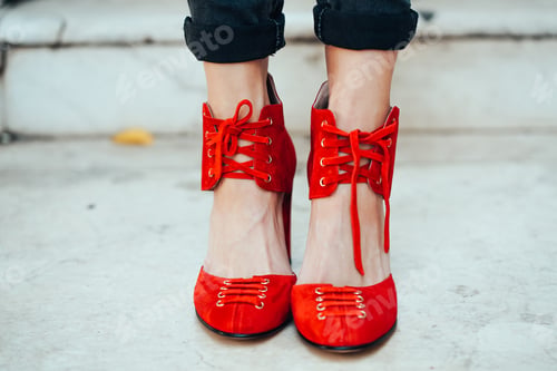 Preview: town and legs of woman