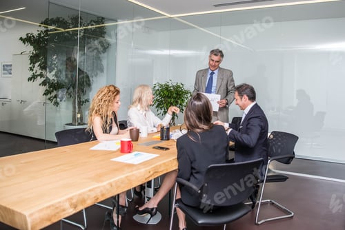 Preview: Businesspeople in a office