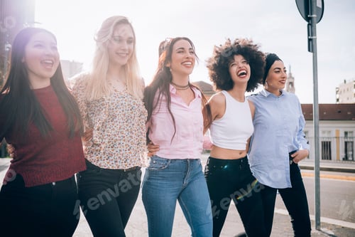 Preview: Friends walking in street, Milan, Italy