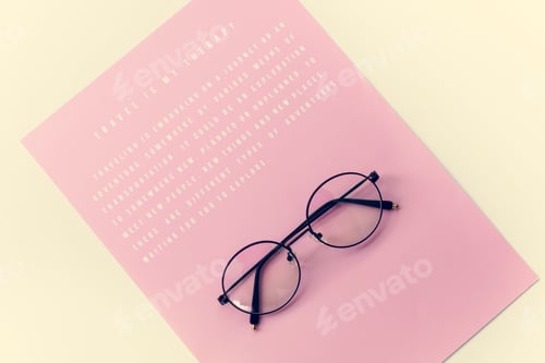 Preview: Eyeglasses with pink paper with message